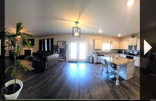 Conyers Maison | 4-bedroom house in wonderful Conyers with AC, fitness room / pool table / bar