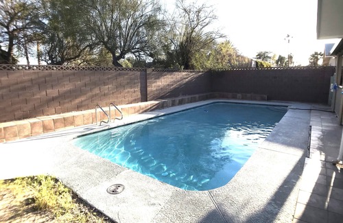 Paradise Maison | 4-bedroom house w/ pool 15 mins from strip