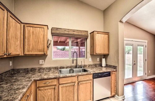 Tucson Maison | 4 Bedroom House! W/Yard/Garage/Washer/Dryer & Near UA!