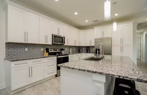 Pelican Maison | 4-bedroom house with Heated Pool in wonderful Cape Coral