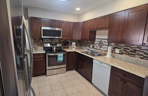 Dupont Maison | 4 Bedroom house within 10 minutes of Downtown Denver! Full house with yard.