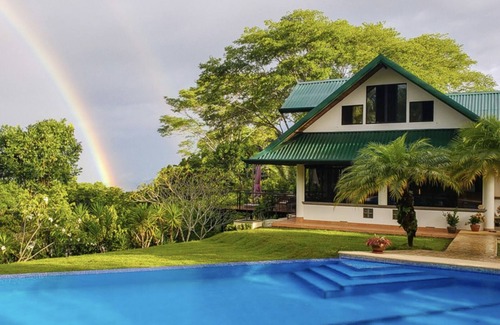 Savegre Villa | 4 bedroom, king bed, ocean view & large pool Villa