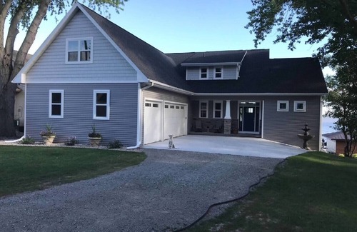 Butte Des Morts Maison | 4-bedroom Lake house on Lake Butte des Morts for EAA.