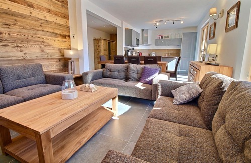 Les Carroz-d'Araches Appartement | Apt 2 Chalet Cyclamen, Les Carroz D'Araches avec Wifi, Sauna et Parking