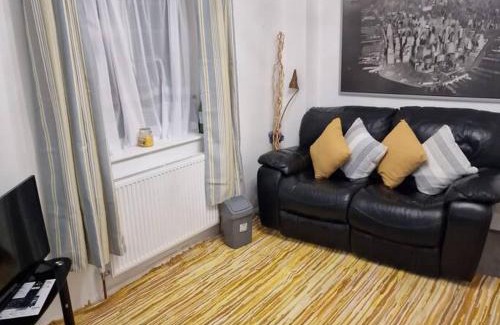 Clayhall Maison | 4 Bedroom Luxury Home with Garden in East London