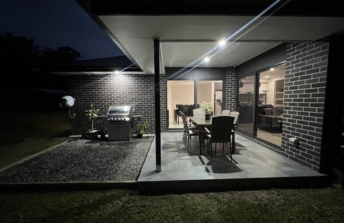Landsborough Maison | 4 Bedroom Modern Home