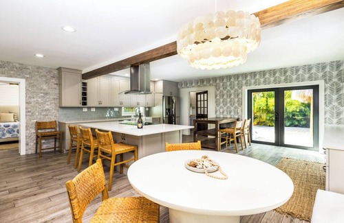 White St. Gallery Villa | 4-bedroom Modern Villa w/ Guest House and resort style pool in serene Key West