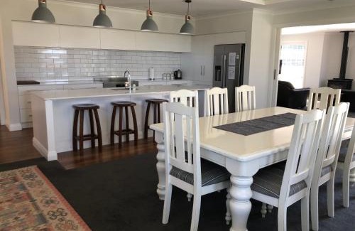 Twizel Maison | 4 Bedroom on North West Arch - Free Wifi