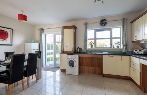 Kenmare Maison | 4 bedroom pet friendly home with pool access