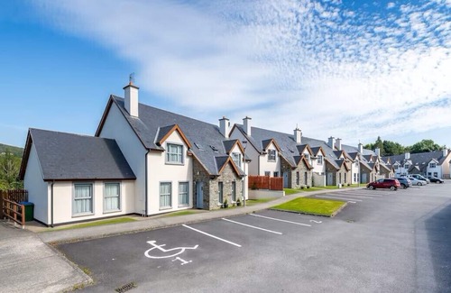 Kenmare Maison | Belle grande maison de 4 chambres avec accès à la piscine et au centre de loisirs inclus