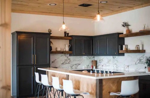Louisburg Maison | 4-bedroom Spacious Loft just 17 minutes from Overland Park