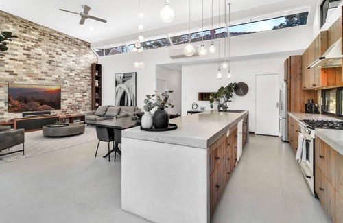 Middle Cove Maison | 4 bedroom stylish house, pool, opposite park
