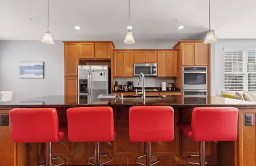 Northeast Maison | 4-bedroom townhome in amazing Washington with AC, WiFi