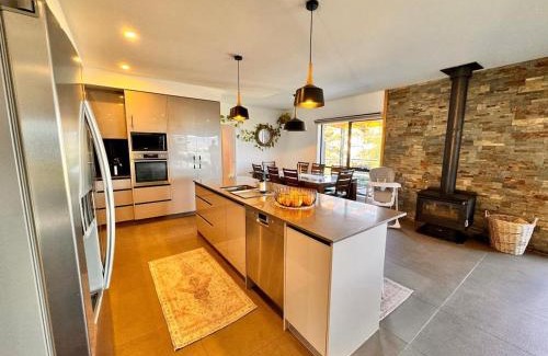 Howrah Maison | 4-Bedroom Two-Storey House With Views, Near Beach