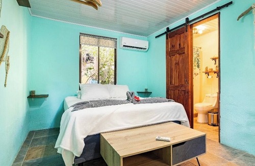 Dominical Hôtel | 4-bedroom unit in charming Playa Dominical with WiFi, AC