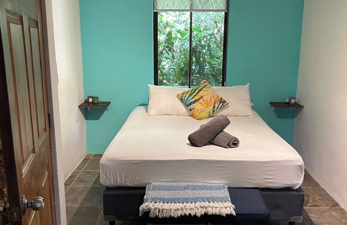 Dominical Hôtel | 4-bedroom unit in charming Playa Dominical with WiFi, AC