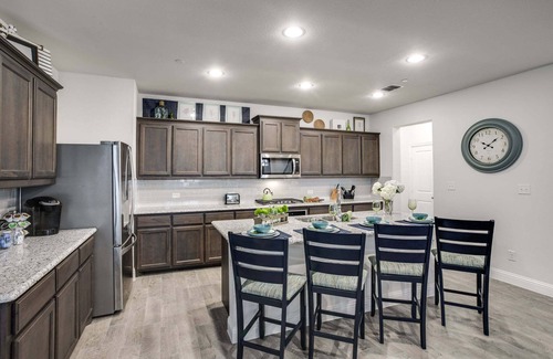 North Richland Hills Maison | 4 Bedroom, 2.5 Bath Townhome, Walking Distance To Grocery, Entertainment, & Food
