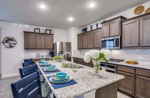 North Richland Hills Maison | 4 Bedroom, 2.5 Bath Townhome, Walking Distance To Grocery, Entertainment, & Food