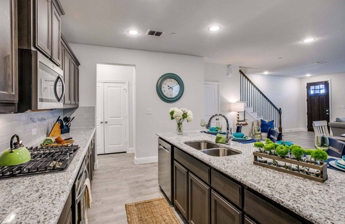 North Richland Hills Maison | 4 Bedroom, 2.5 Bath Townhome, Walking Distance To Grocery, Entertainment, & Food