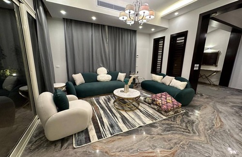 Al Haram Villa | 4-bedroom villa in marvelous Giza Governorate with AC, WiFi