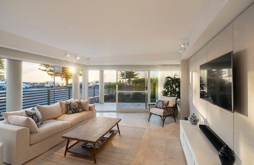 Manly Villa | 4-bedroom villa in enchanting Manly with Beachfront Access & breathtaking views