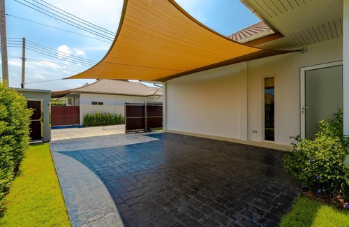 Hua Hin Villa | Modern 4 Bedroom Pool With Large Tropical Garden! (MS-30)