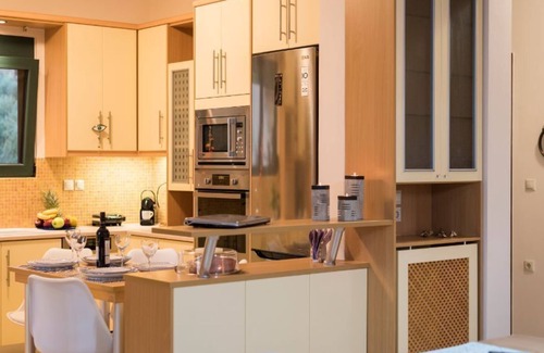 Mourniai Villa | 4-Bedroom Villa Near Downtown by Delfus