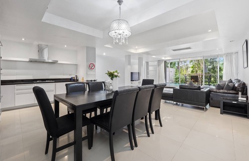 Kathu Villa | Villa de 4 chambres avec piscine privée, à 10 minutes de la plage de Patong, des commerces et de la vie nocturne