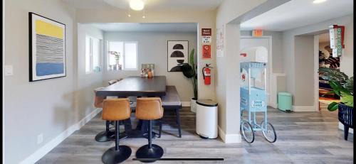 Henderson Maison | 4 Bedroom Vintage Cool House