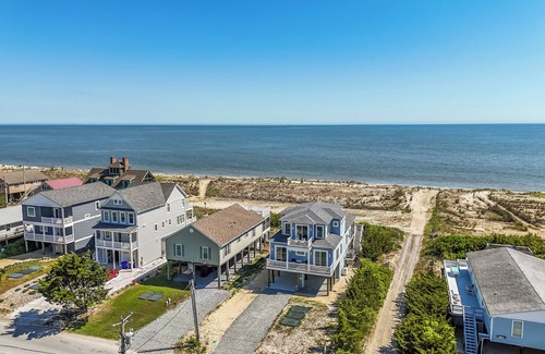 Broadkill Beach Maison | 4 Bedroom Waterfront home located in Broadkill Beach, with Spectacular Views!
