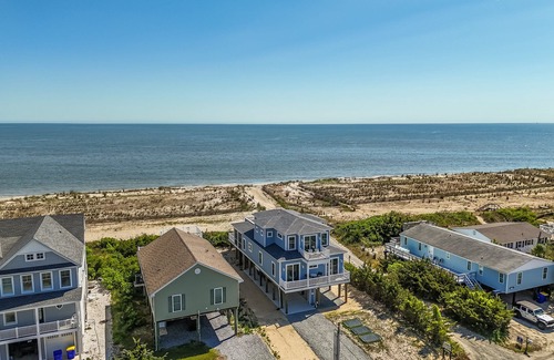 Broadkill Beach Maison | 4 Bedroom Waterfront home located in Broadkill Beach, with Spectacular Views!