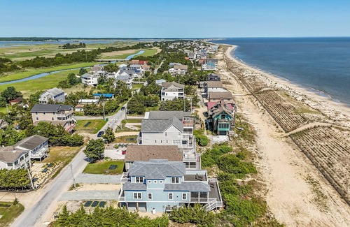 Broadkill Beach Maison | 4 Bedroom Waterfront home located in Broadkill Beach, with Spectacular Views!