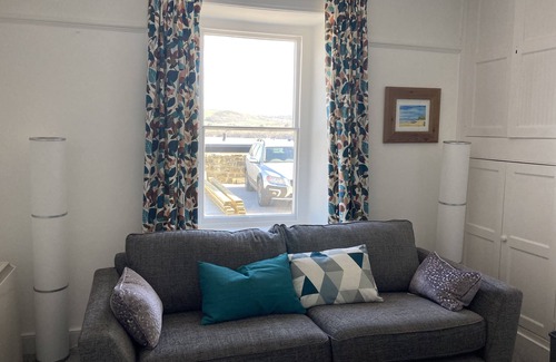 New Quay Maison | 4 Bedroomed Cottage, si près de la plage que vous pouvez voir les dauphins