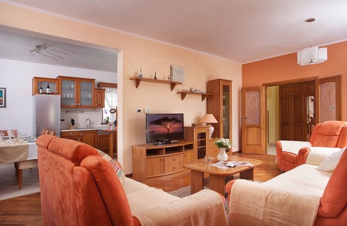 Sveta Nedelja Villa | Aménagement agréable et moderne, grand jardin privé, près de la mer