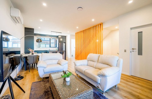 Bayswater Maison | 4 Bedrooms Modern Coastal Retreat Near Devonport