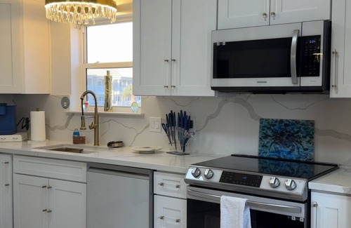White Sands Cottages Maison | 4 Beds/4Baths ROOFTOP! Gorgeous MODERN 360 degree views STEPS TO THE BEACH!