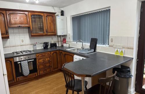 Cleedownton Appartement | 4 Beds House for Families & Contractors with Free Parking