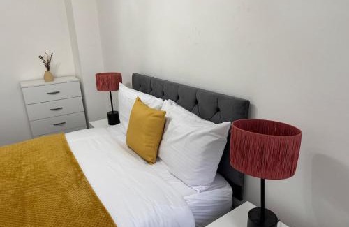 Cleedownton Appartement | 4 Beds House for Families & Contractors with Free Parking