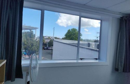 Auckland Appartement | 4 Beds including 1 Double Bed, 1 Single Beds, 2 Double Sofa Beds, Suite 2, 37 Totara Avenue, New Lynn