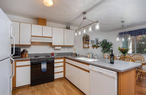 Downtown Leavenworth Copropriété | 4 Beds, Walk to Downtown, Free Parking, Pet Friendly, Grnd Flr