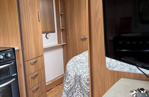 Aongatete Maison | 4 berth caravan to rent for 2 adult and 2-3 kids. 110$/ night.