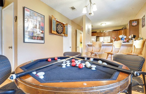 Central Arlington Maison | 4 Blocks to AT&T Stadium: Home w/BBQ-Ready Yard!