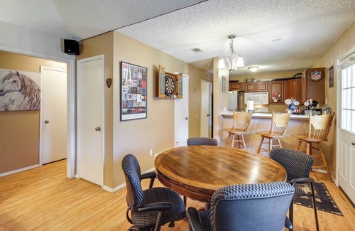 Central Arlington Maison | 4 Blocks to AT&T Stadium: Home w/BBQ-Ready Yard!