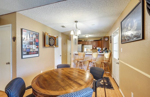 Central Arlington Maison | 4 Blocks to AT&T Stadium: Home w/BBQ-Ready Yard!