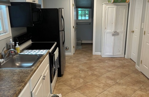 Ogunquit Maison | 4 BR, 2 salles de bain près de tout! 1/2 mile au centre 8/10 à la plage