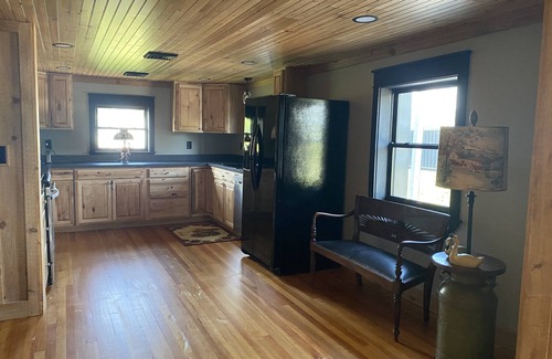 Newville Maison | 4 BR Barndominium by the mountains 15 min from Carlisle