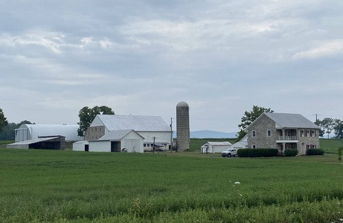 Newville Maison | 4 BR Barndominium by the mountains 15 min from Carlisle