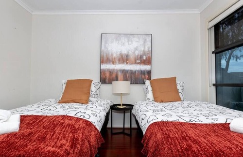 Truganina Maison | 4 BR cozy house in Truganina