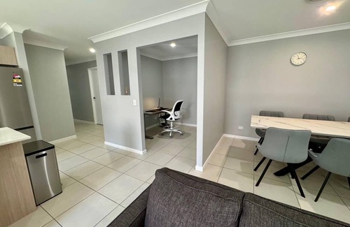Coomera Maison | 4-BR Home close to beaches and attractions. Includes access to a pool, spa, gym