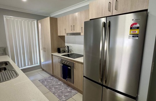 Coomera Maison | 4-BR Home close to beaches and attractions. Includes access to a pool, spa, gym